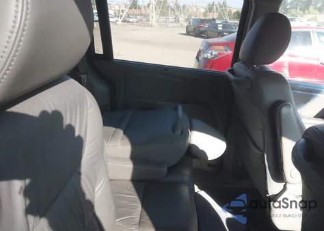 2010 Honda Odyssey Exl z USA, uszkodzony, nr VIN 5FNRL3H65AB114099